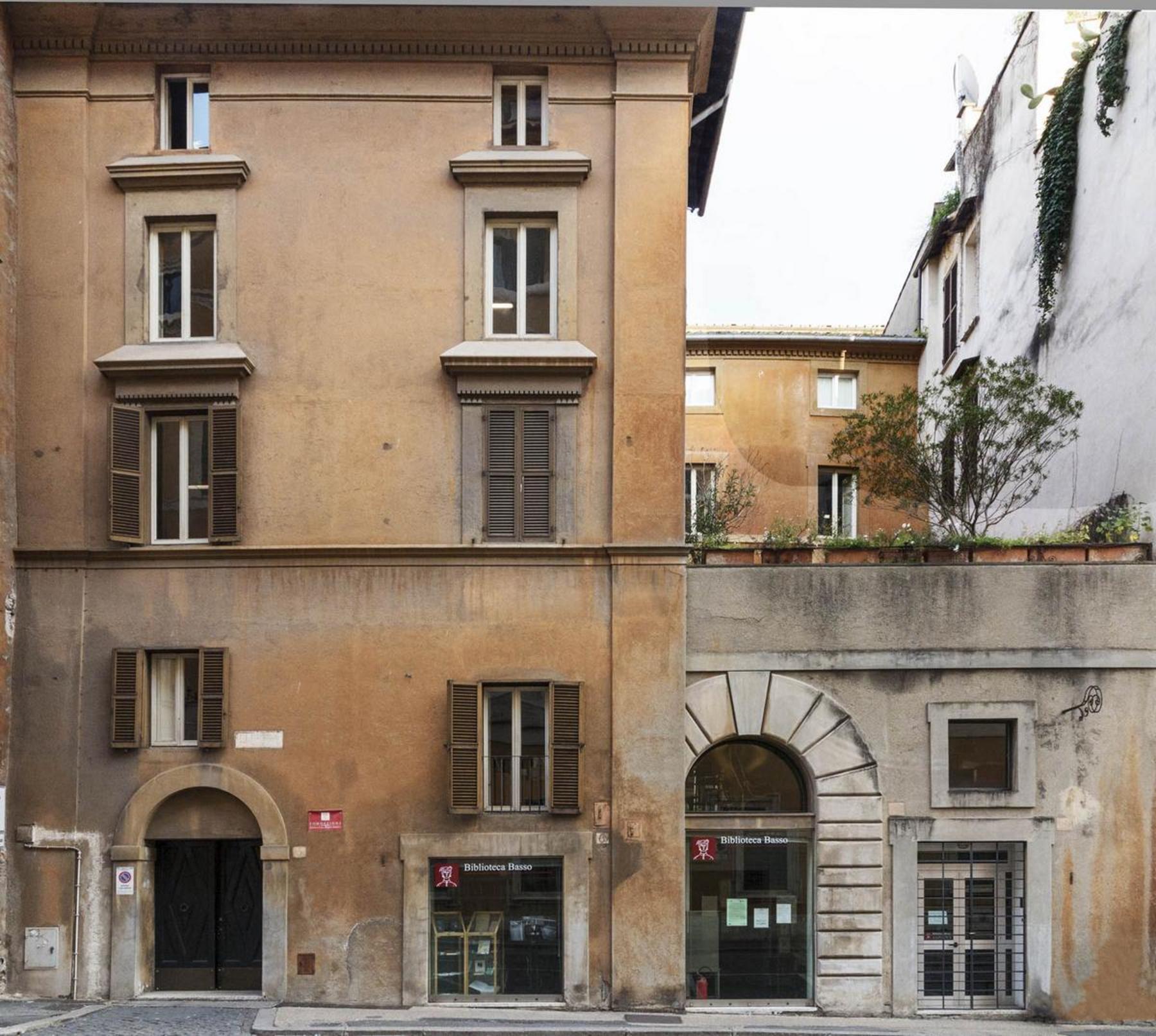 il palazzo della Fondazione Basso in via della Dogana Vecchia 5