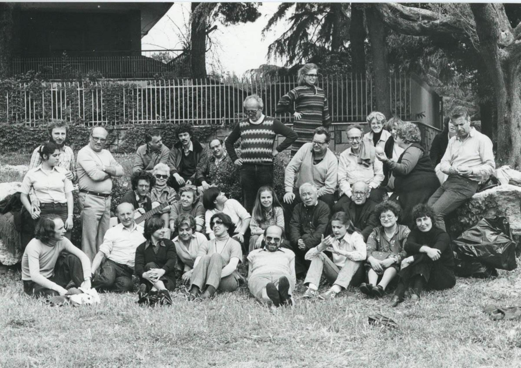 foto di gruppo della CDB di San Paolo con Giovanni Franzoni