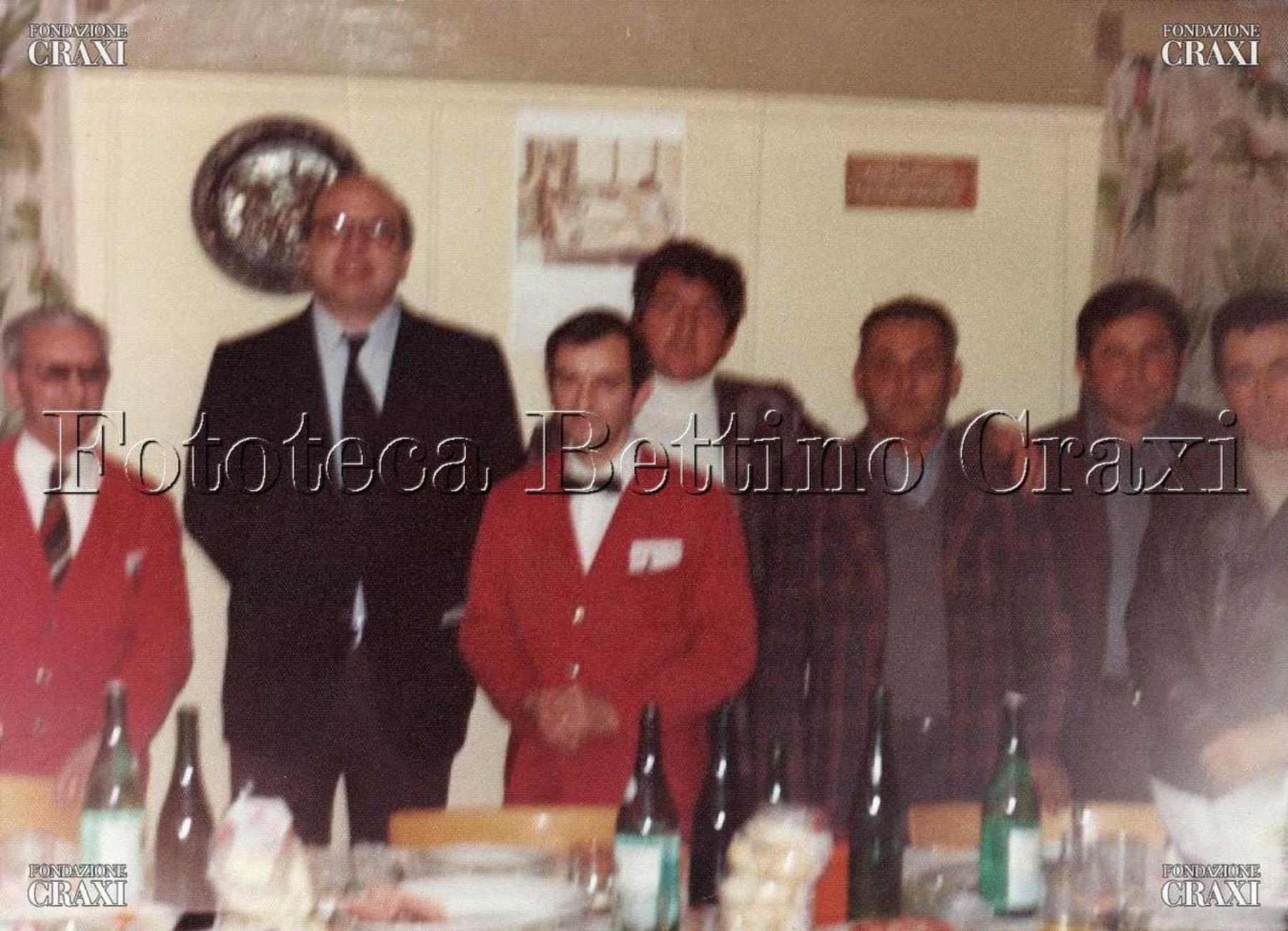 A Rosolina per le elezioni amministrative. Craxi al ristorante, Rosolina, 1977 apr. 14